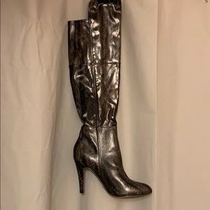 Now these snake skin looking boots are sexy